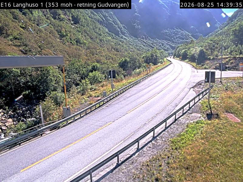 Langhuso, retning Gudvangen