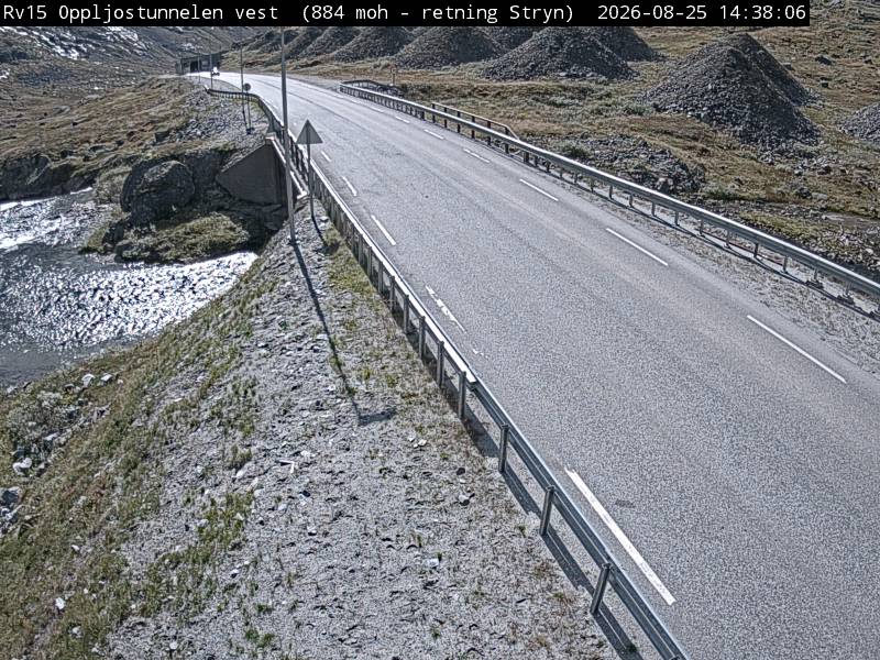 Oppljostunnelen vest, retning Stryn