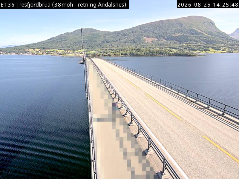 Tresfjordbrua, retning Åndalsnes