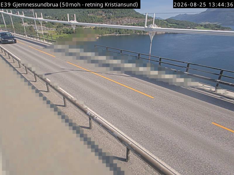 Gjemnessundbrua, retning Kristiansund