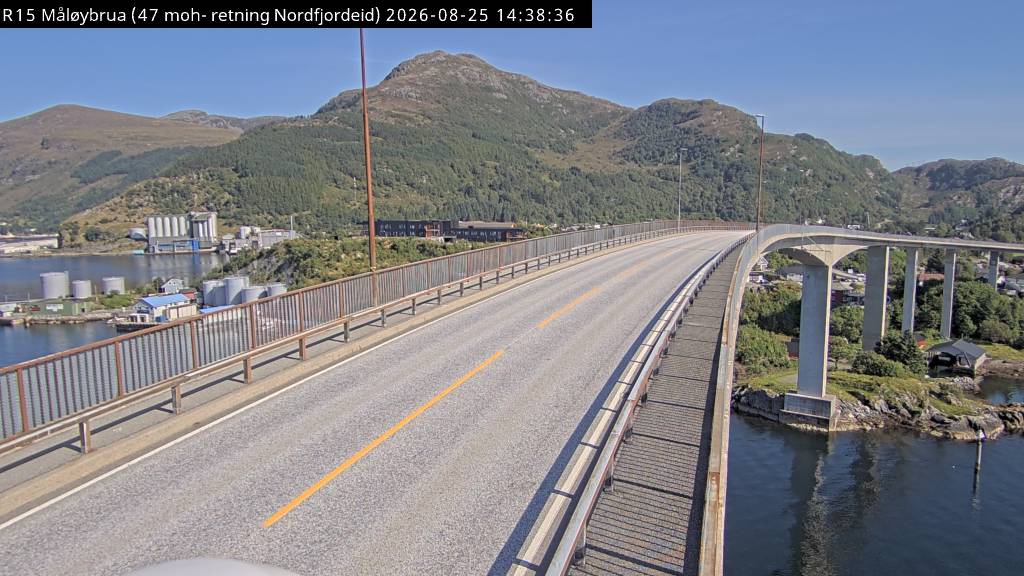 Måløybrua, retning Nordfjordeid